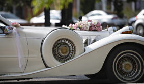 Esküvői luxusautó: Hogyan válasszuk ki számunkra a legmegfelelőbbet?