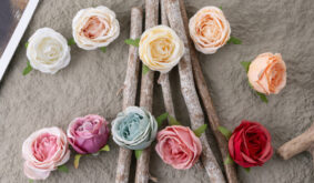 Élethű virágfejek a modern dekoráció szolgálatában